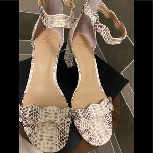INC Hadwin natural snake skin sandals 10m